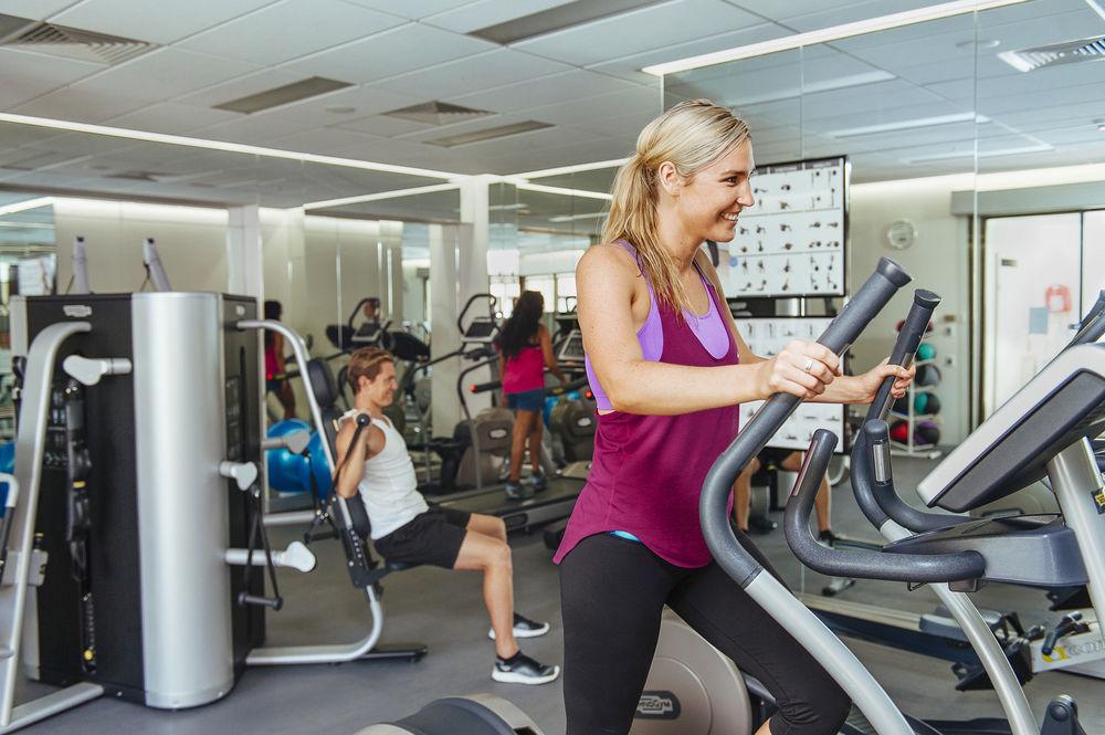 Stamford Plaza Adelaide Hotel Buitenkant foto A woman on a cross trainer