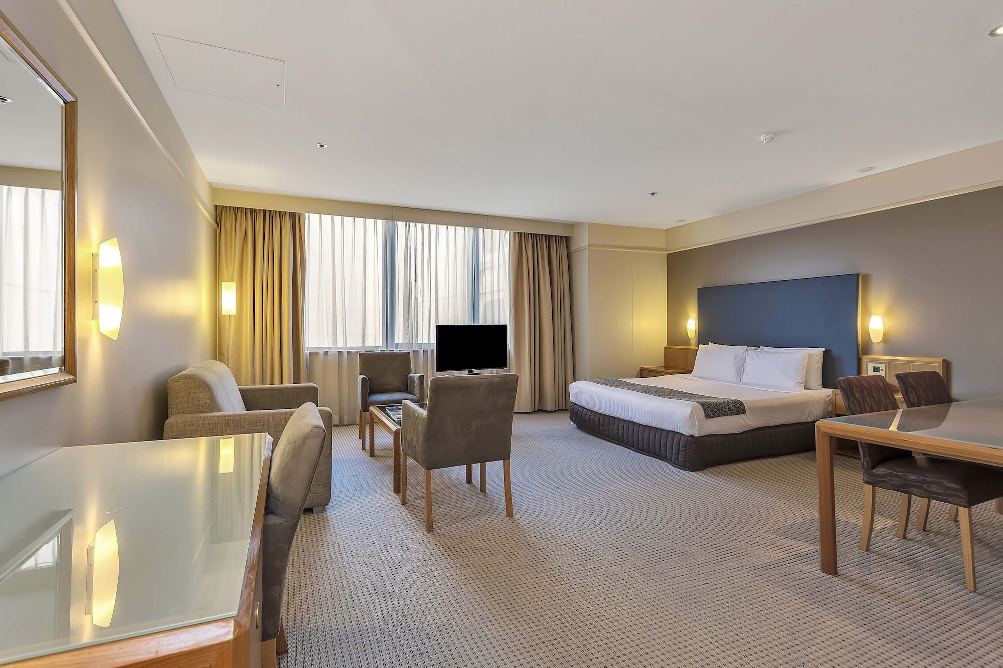 Stamford Plaza Adelaide Hotel Buitenkant foto A suite at the hotel