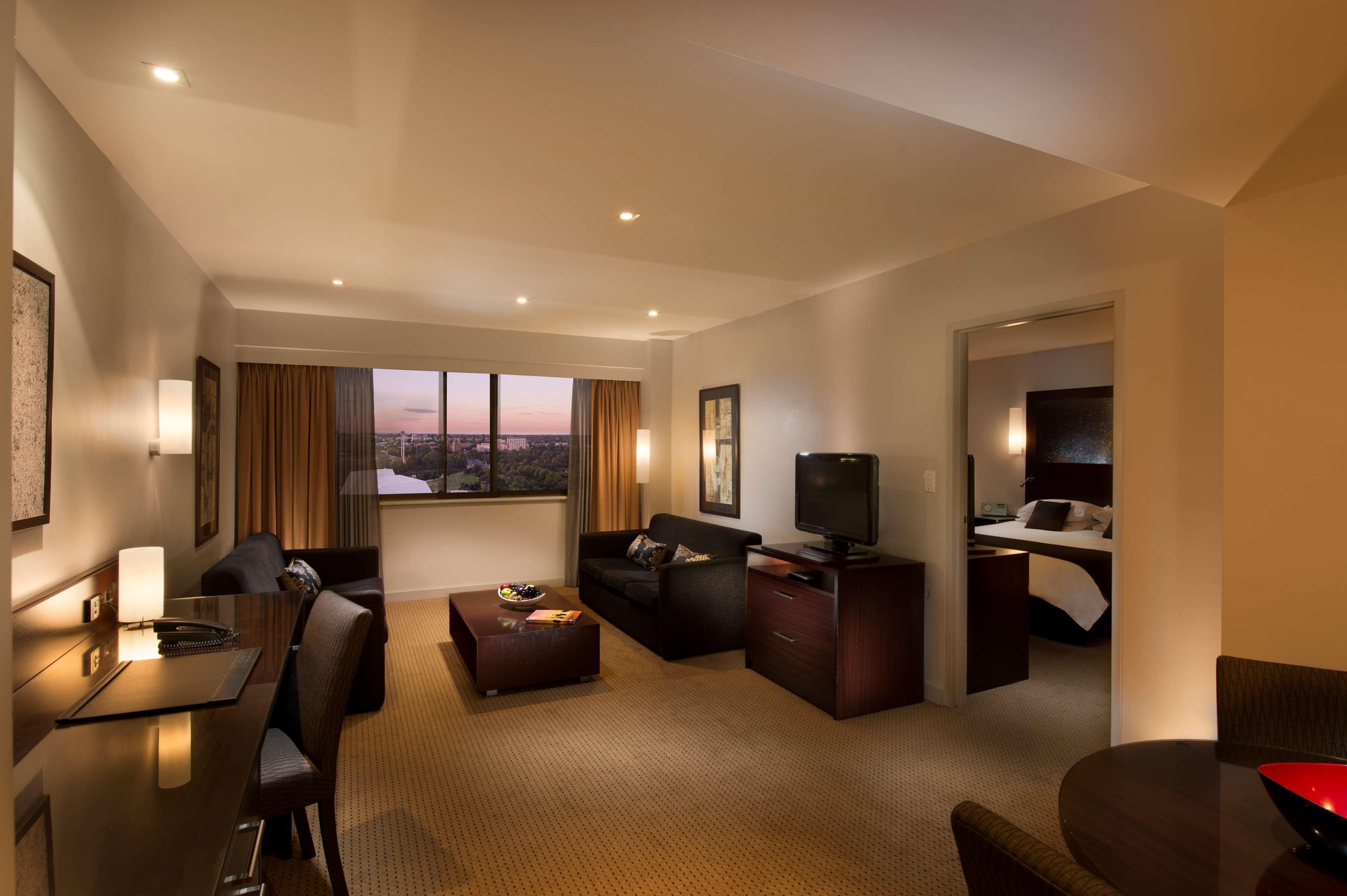 Stamford Plaza Adelaide Hotel Kamer foto A suite at the Westin