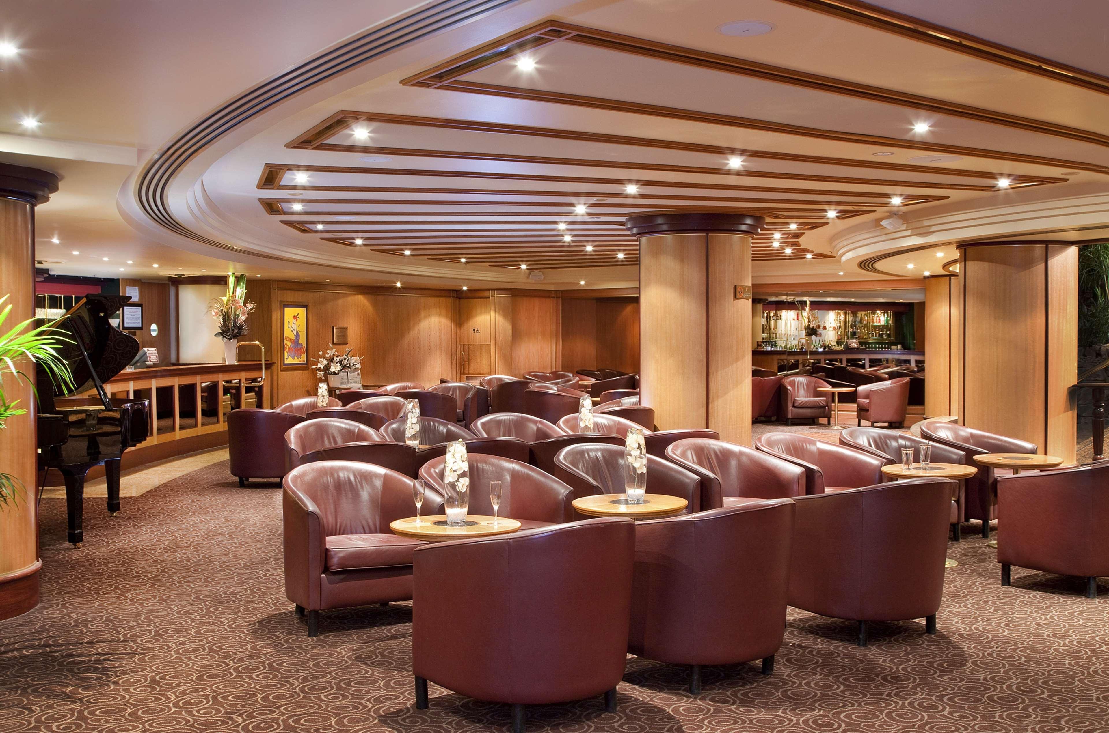 Stamford Plaza Adelaide Hotel Restaurant foto The lounge at the airport