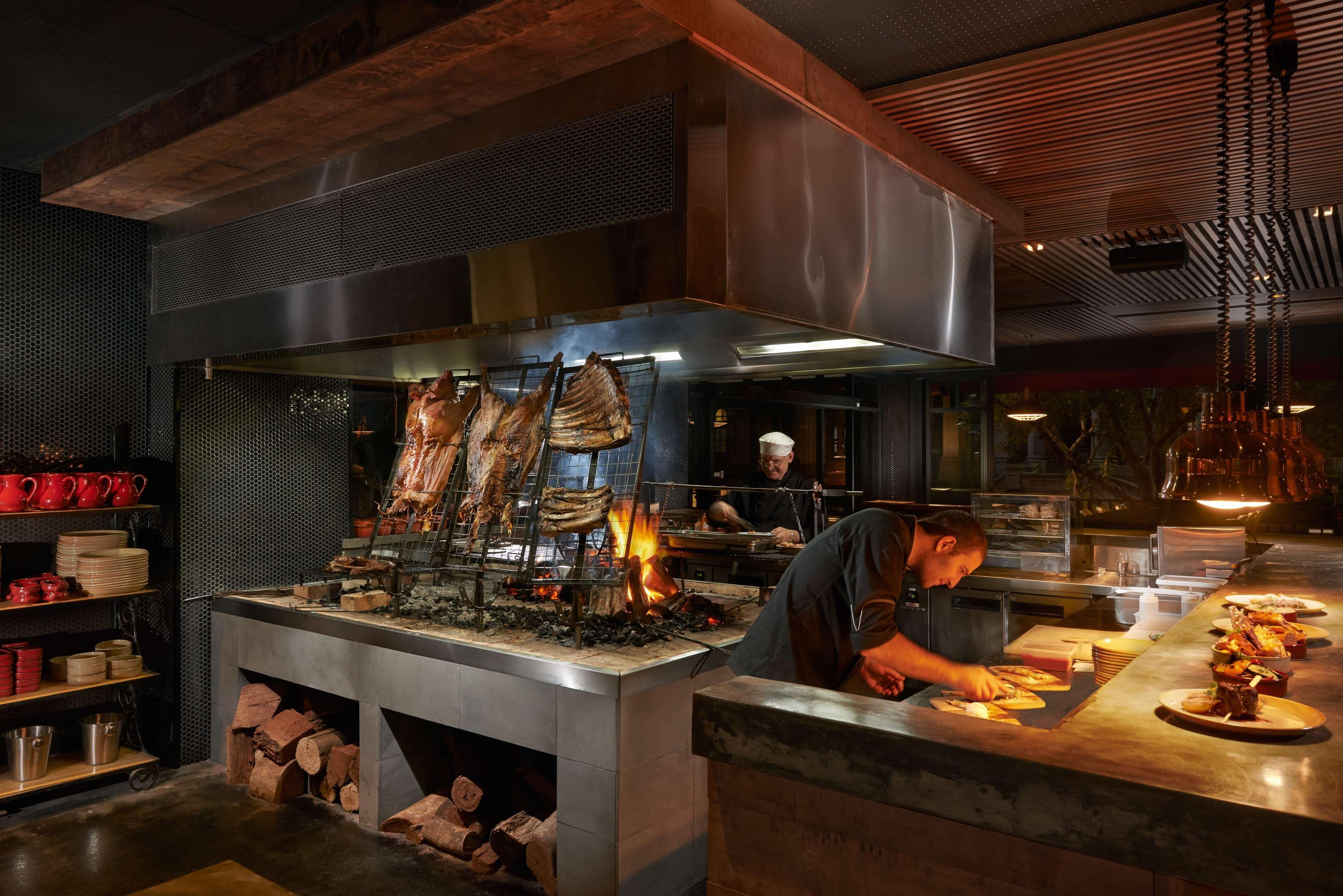 Stamford Plaza Adelaide Hotel Buitenkant foto The kitchen at the restaurant