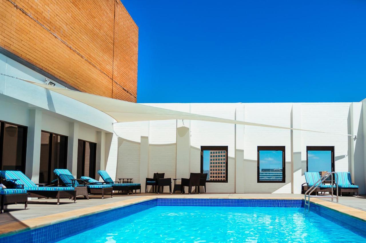 Stamford Plaza Adelaide Hotel Buitenkant foto The pool at the W Doha