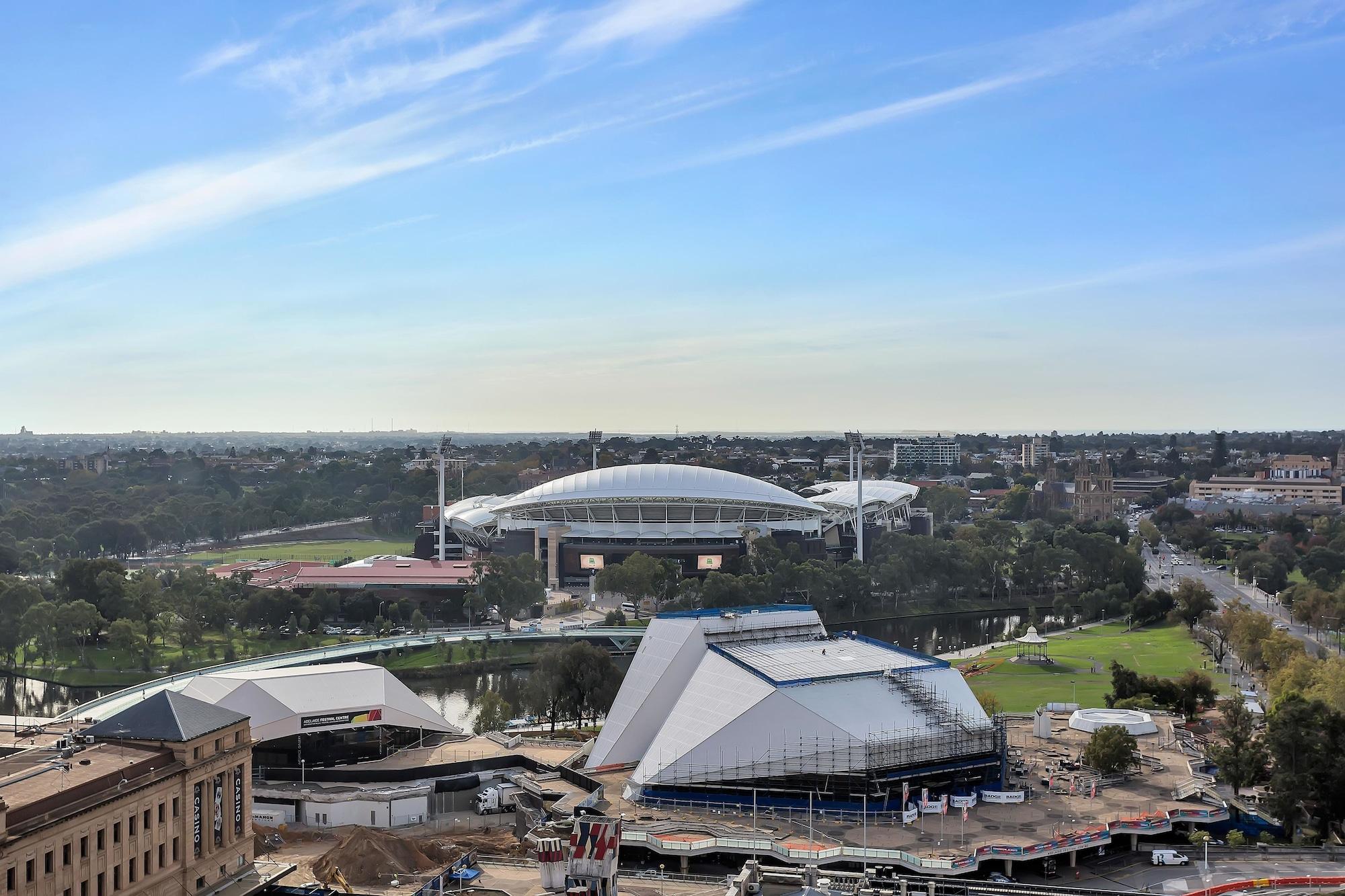 Stamford Plaza Adelaide Hotel Buitenkant foto The Adelaide Oval, the home of the Adelaide Crows